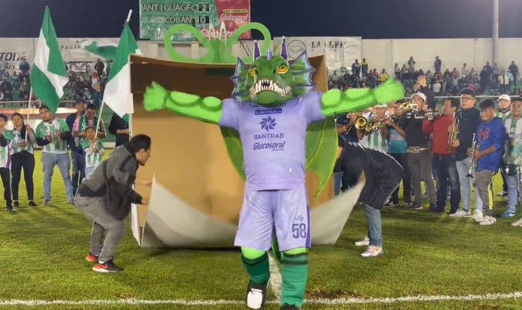 Antigua GFC presenta a Draco en lugar del "aguacatito" como mascota