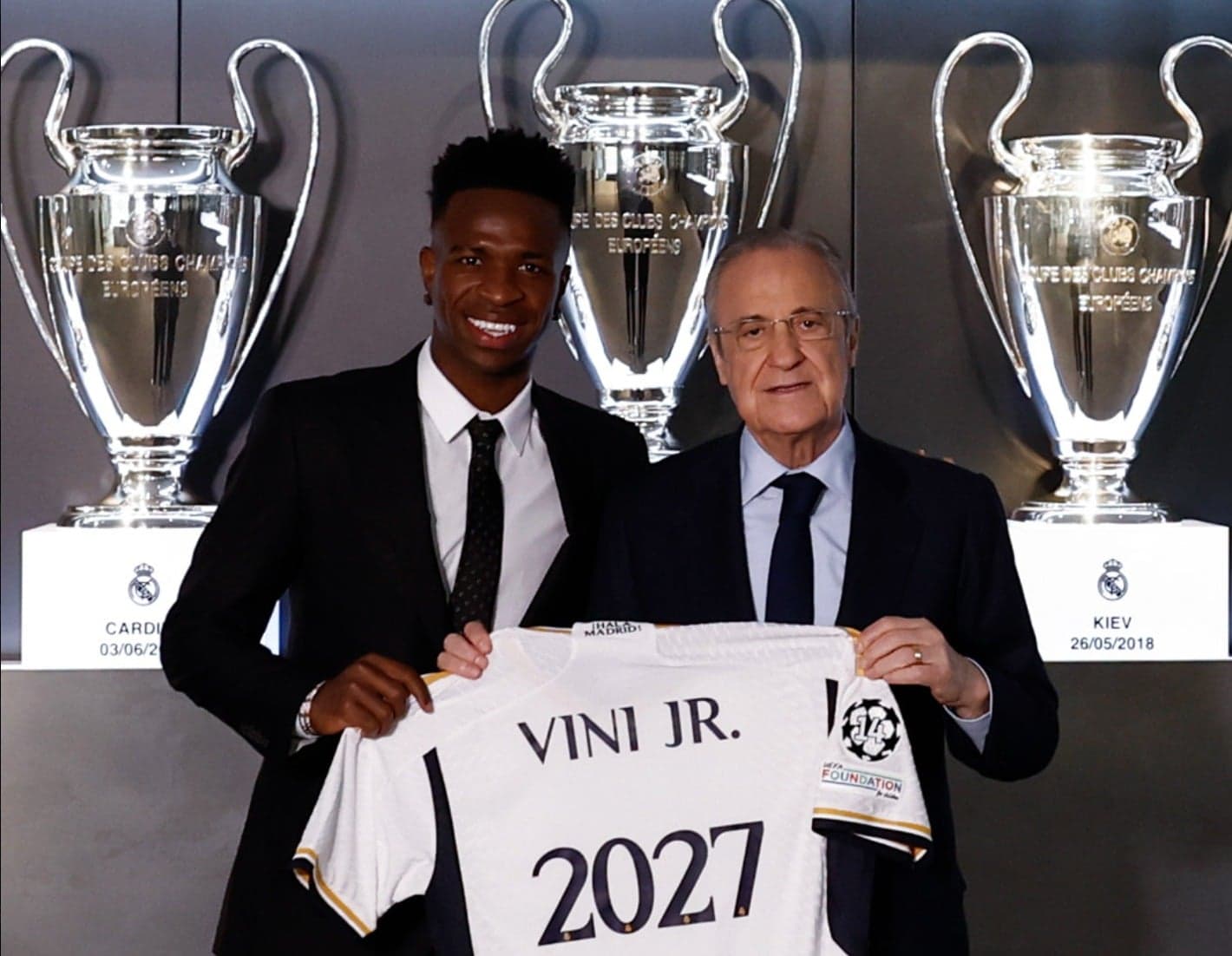 El delantero brasileño Vinicius Jr ha ampliado su contrato con el Real Madrid hasta el 30 de junio de 2027