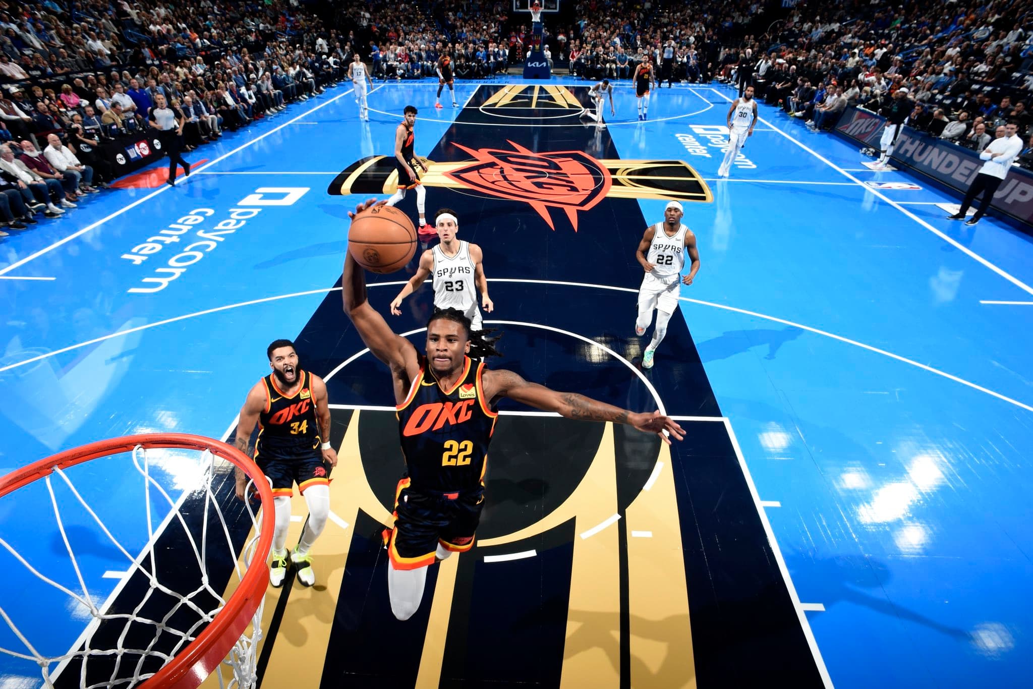 Los Oklahoma City Thunder arrollaron a los San Antonio Spurs por 123-87 en el primer duelo entre dos pívots llamados a liderar la NBA en los próximos años: Victor Wembanyama y Chet Holmgren.