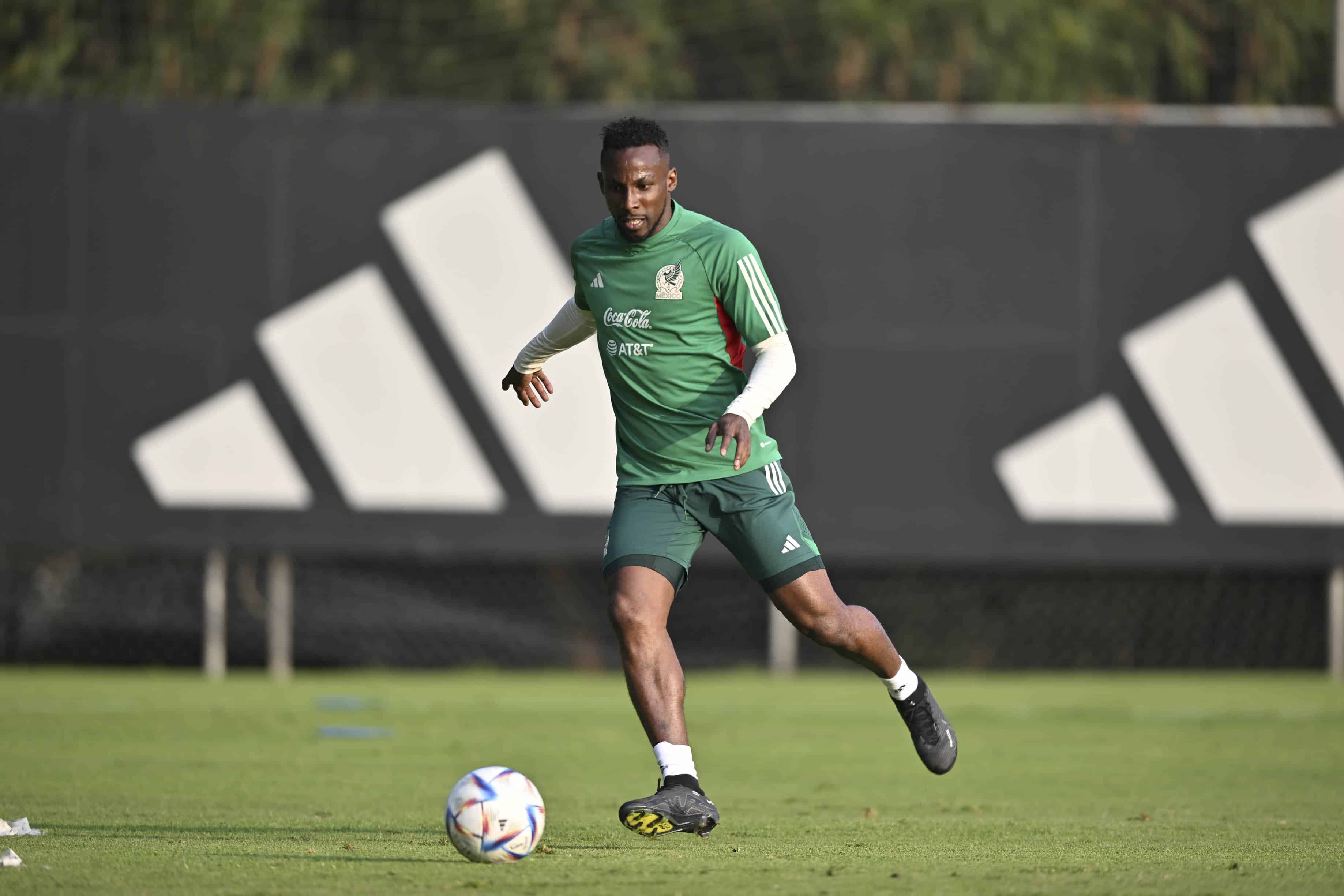 Julián Quiñones encabeza lista de México para el pase a la Copa América