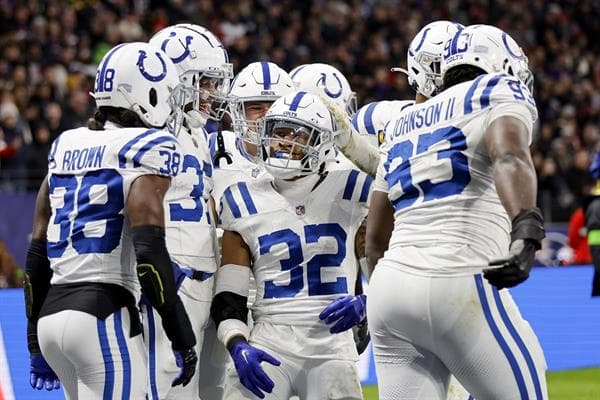 Los Indianapolis Colts se impusieron a los New England Patriots con destacada actuación de su defensiva 6-10 en partido de la semana 10 de la temporada 2023 de la NFL, la liga profesional de fútbol americano, disputado en el Deutsche Bank Park de la localidad alemana de Frankfurt.