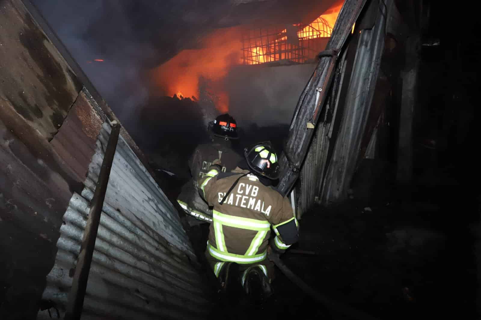 Bomberos voluntarios en el milagro zona 6 mixco
