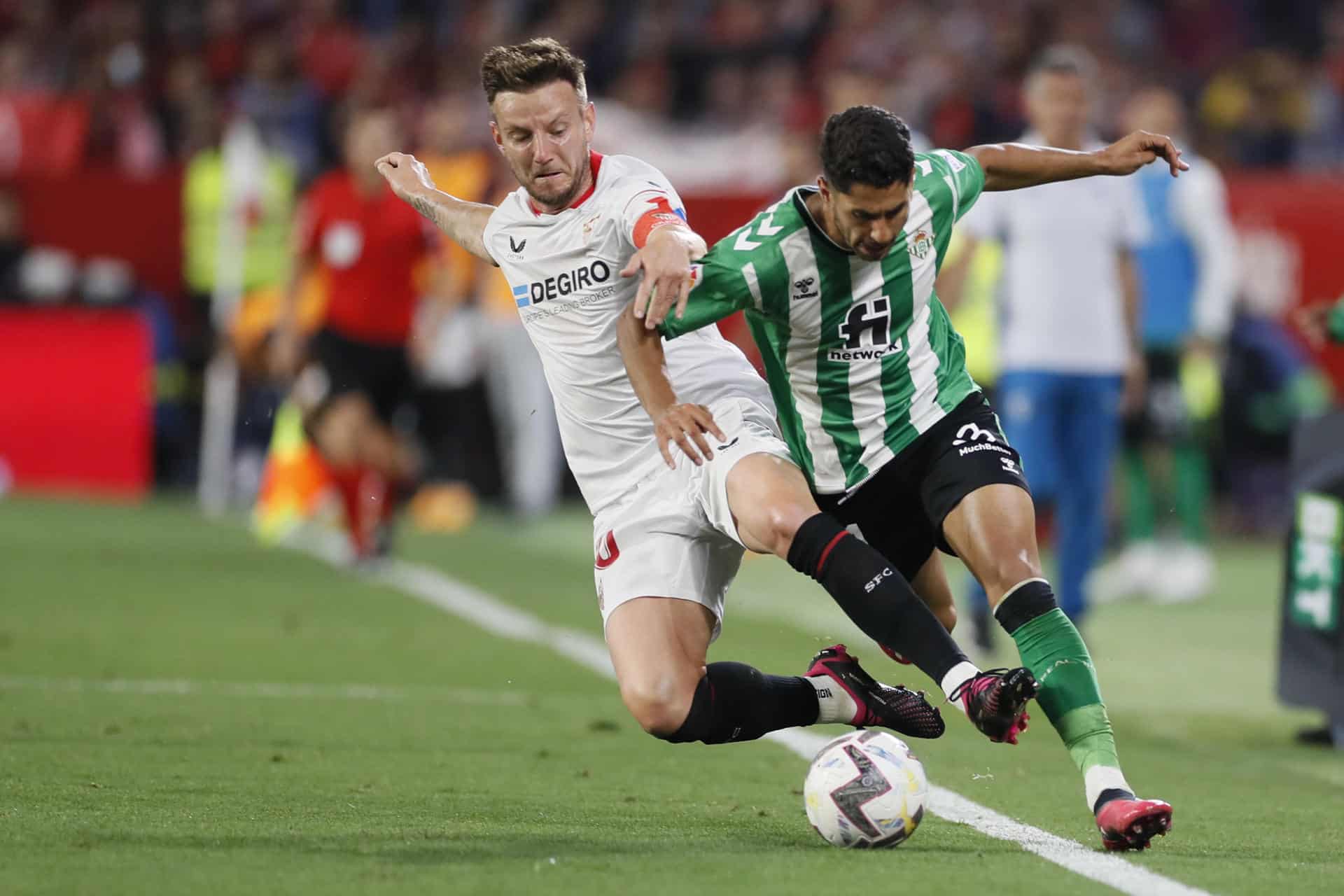 Sevilla y Betis se alistan para un derbi intenso en La Liga