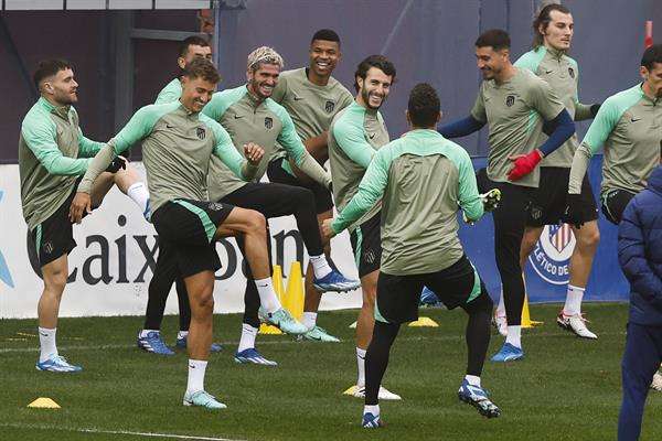 Los jugadores del Atlético, durante el entrenamiento de este martes. EFE/Juan Carlos Hidalgo