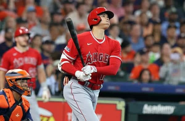 Fotografía de archivo en la que se registró al japonés Shohei Ohtani, lanzador estrella de los Angelinos de Los Ángeles y ganador del premio Edgar Martínez al Bateador Designado Extraordinario del Año de la MLB. EFE/Adam Davis
