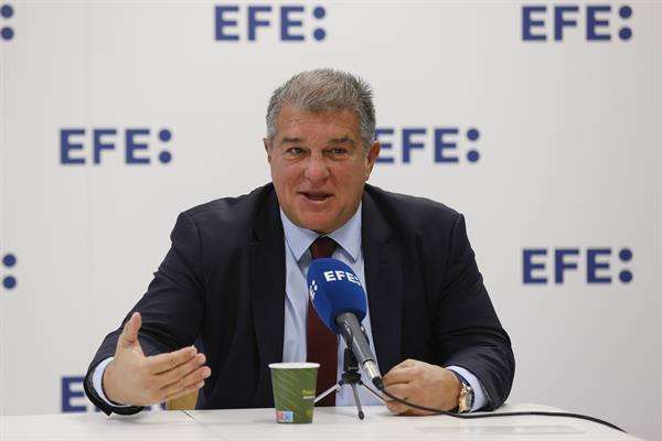 El presidente del FC Barcelona, Joan Laporta, aseguró durante una entrevista con EFE que si el Tribunal de Justicia de la Unión Europea (TJUE) decide que la posición de la UEFA y la FIFA es contraria a las normas europeas de la competencia, la Superliga de fútbol podría ser una realidad en uno o dos años. EFE/Toni Albir