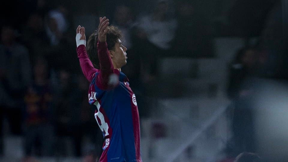 Joao Félix baja en el entrenamiento del Barcelona