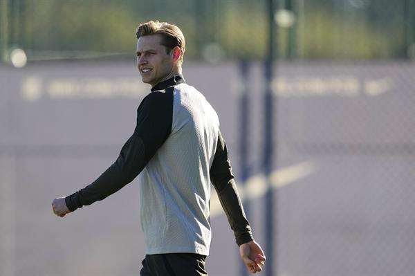 El jugador del FC Barcelona Frenkie de Jong durante un entrenamiento. EFE/Alejandro García/Archivo