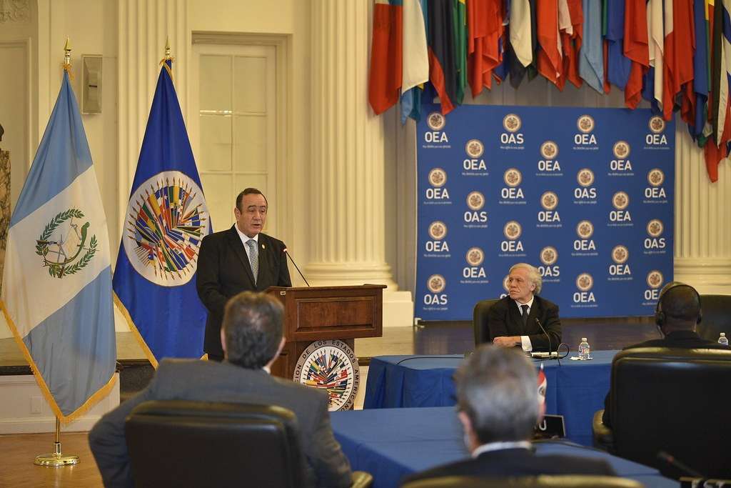 Alejandro Giammattei y Luis Almagro OEA