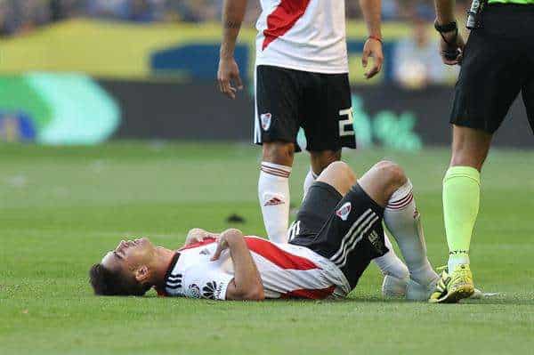 Fotografía de archivo en al que se registró al atacante argentino Gonzalo 'Pity' Martínez, estrella del club de fútbol River Plate de Argentina, quien sufrió una rotura del ligamento cruzado anterior de la rodilla izquierda, que lo mantendrá alejado de la competencia por al menos seis meses. EFE/Juan Ignacio Roncoroni