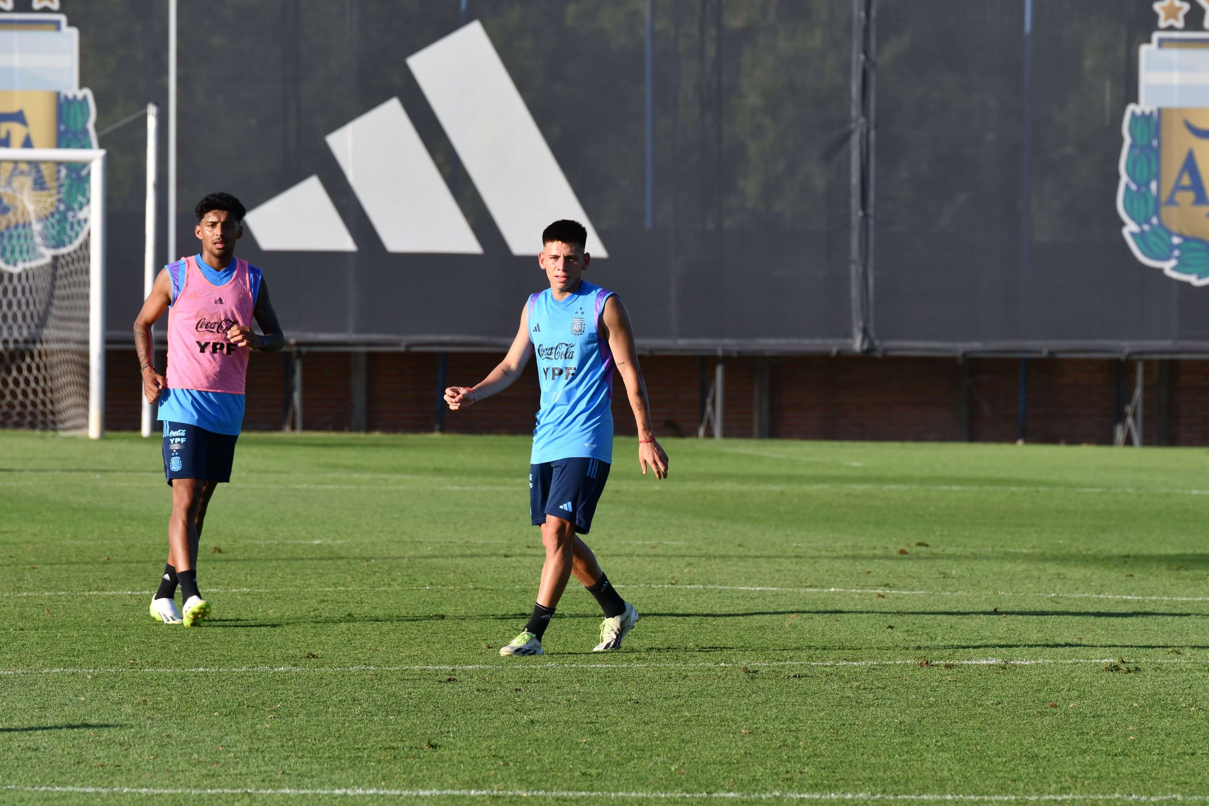 El extremo de River Plate Claudio Echeverri se incorporó a los trabajos de la selección argentina de fútbol sub-23, con vistas al Preolímpico de Venezuela