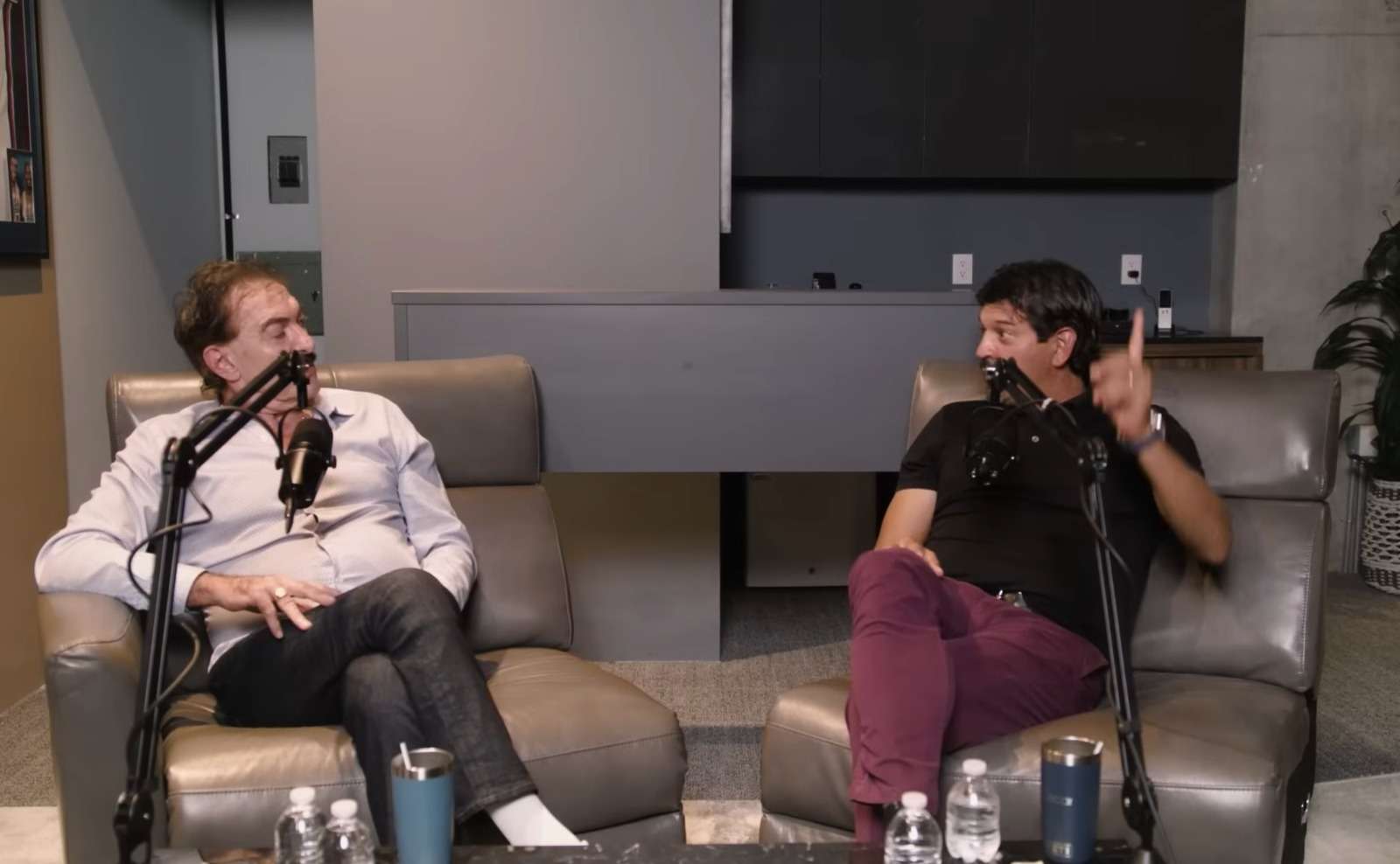 Saturnino Cardozo uno de los últimos entrenadores que tuvo Municipal, sorprendió a Ricardo Lavolpe sobre su "romántica" explicación sobre la forma tuvo una extensa racha invicta con Municipal en Guatemala.