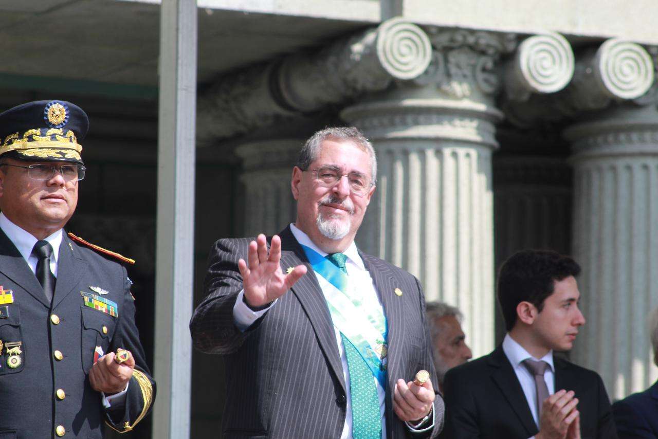 El Ejército de Guatemala le rindió honores la mañana de lunes 15 de enero al presidente Bernardo Arévalo como parte de la primera agenda de su mandato.