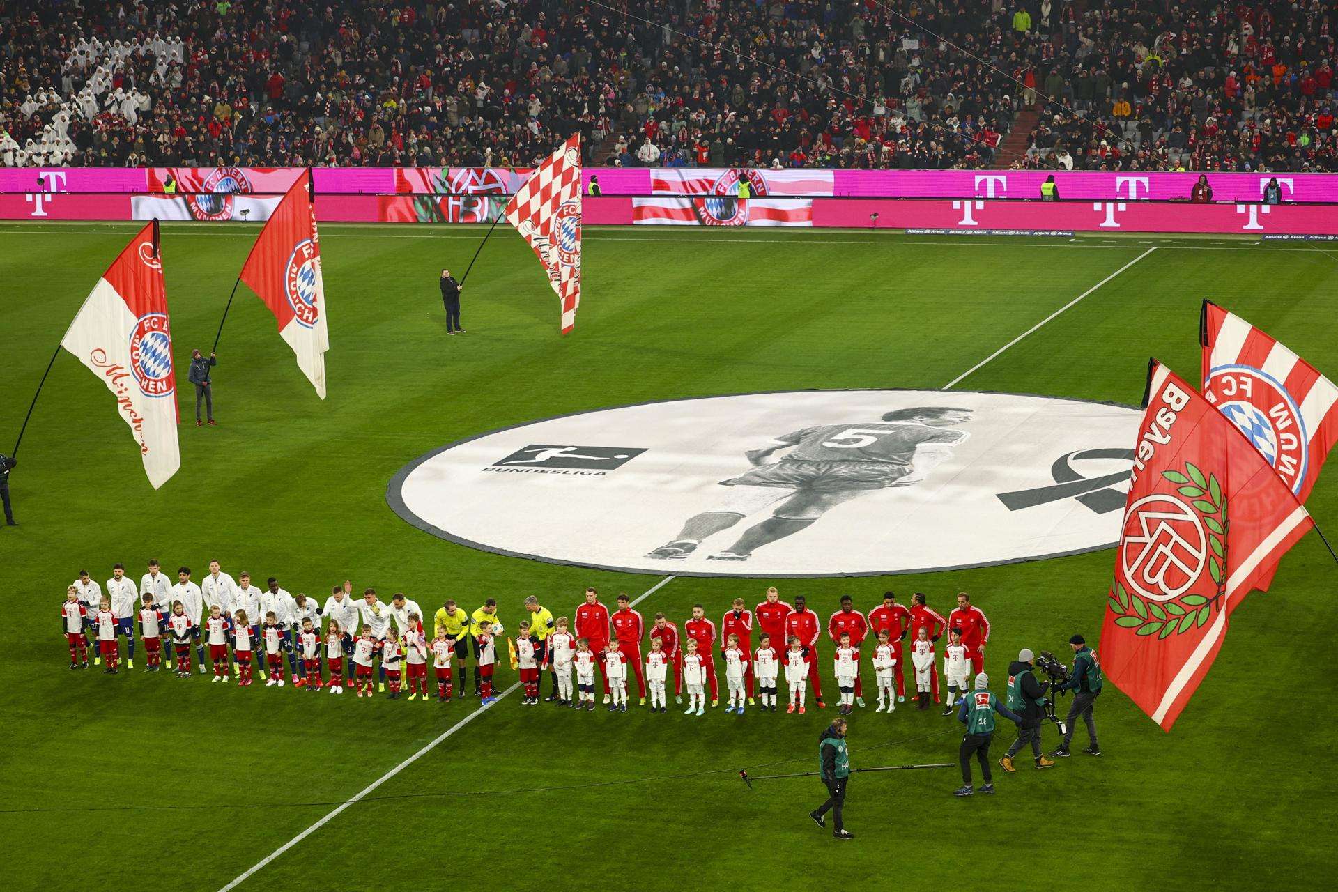 Bayern reabre la Bundesliga con homenaje a Beckenbauer