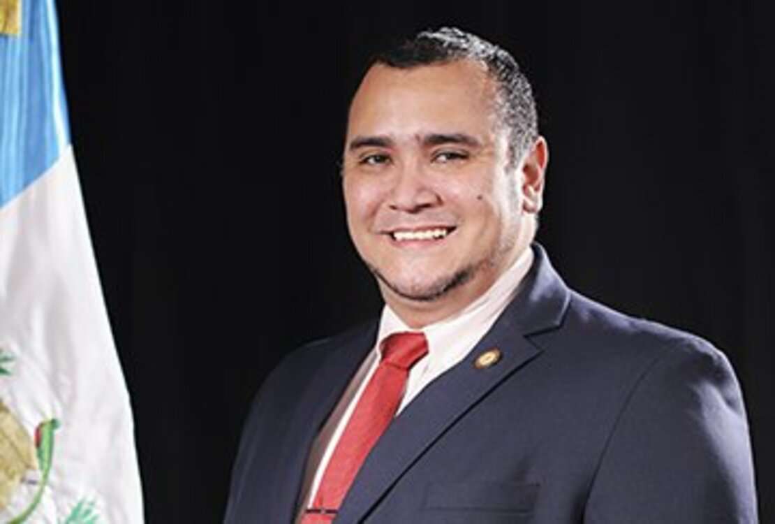 Diputado Arana expulsado de VAMOS