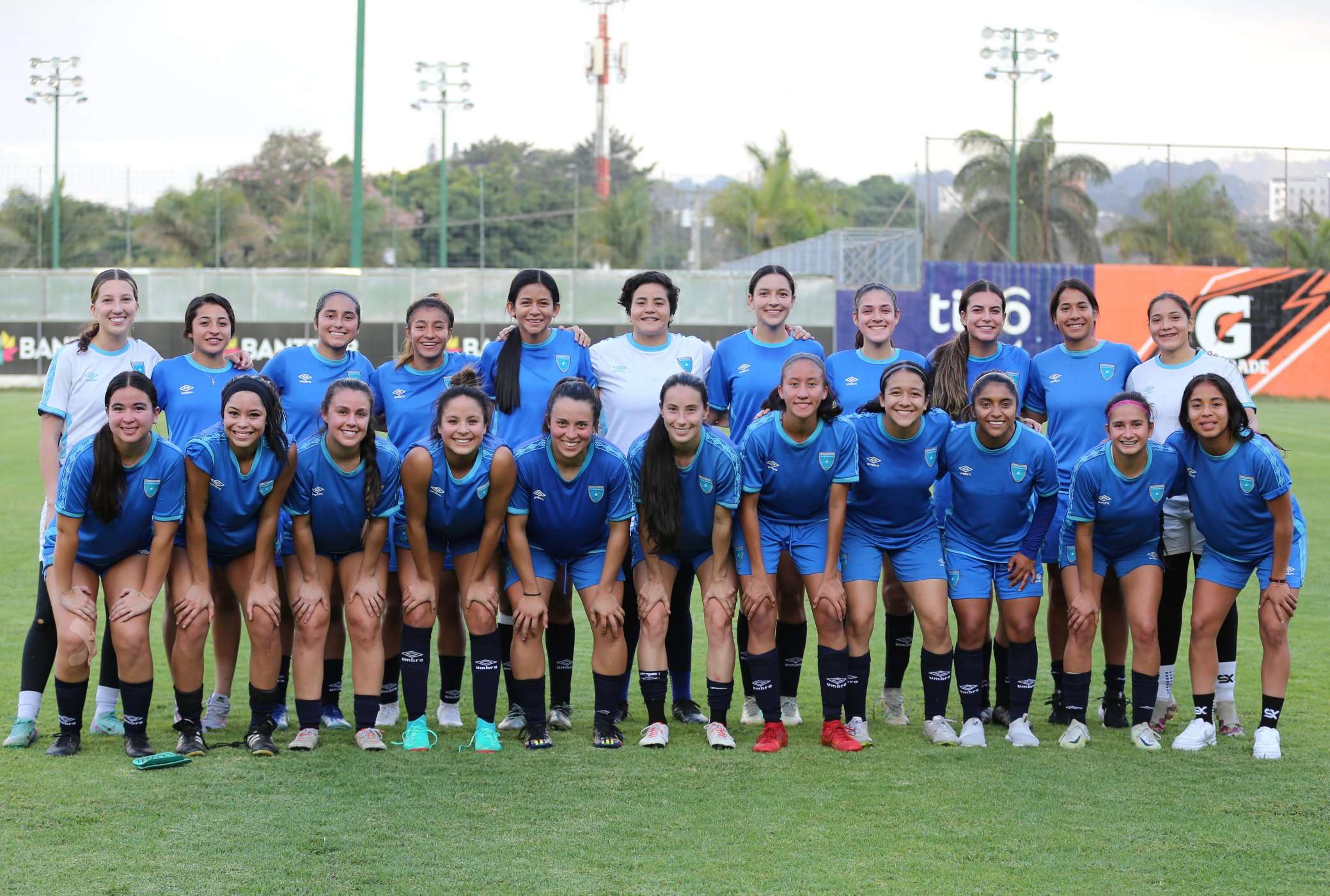Selección mayor femenil de Guatemala en entrenamiento en el Centro de Alto Rendimiento -CAR-