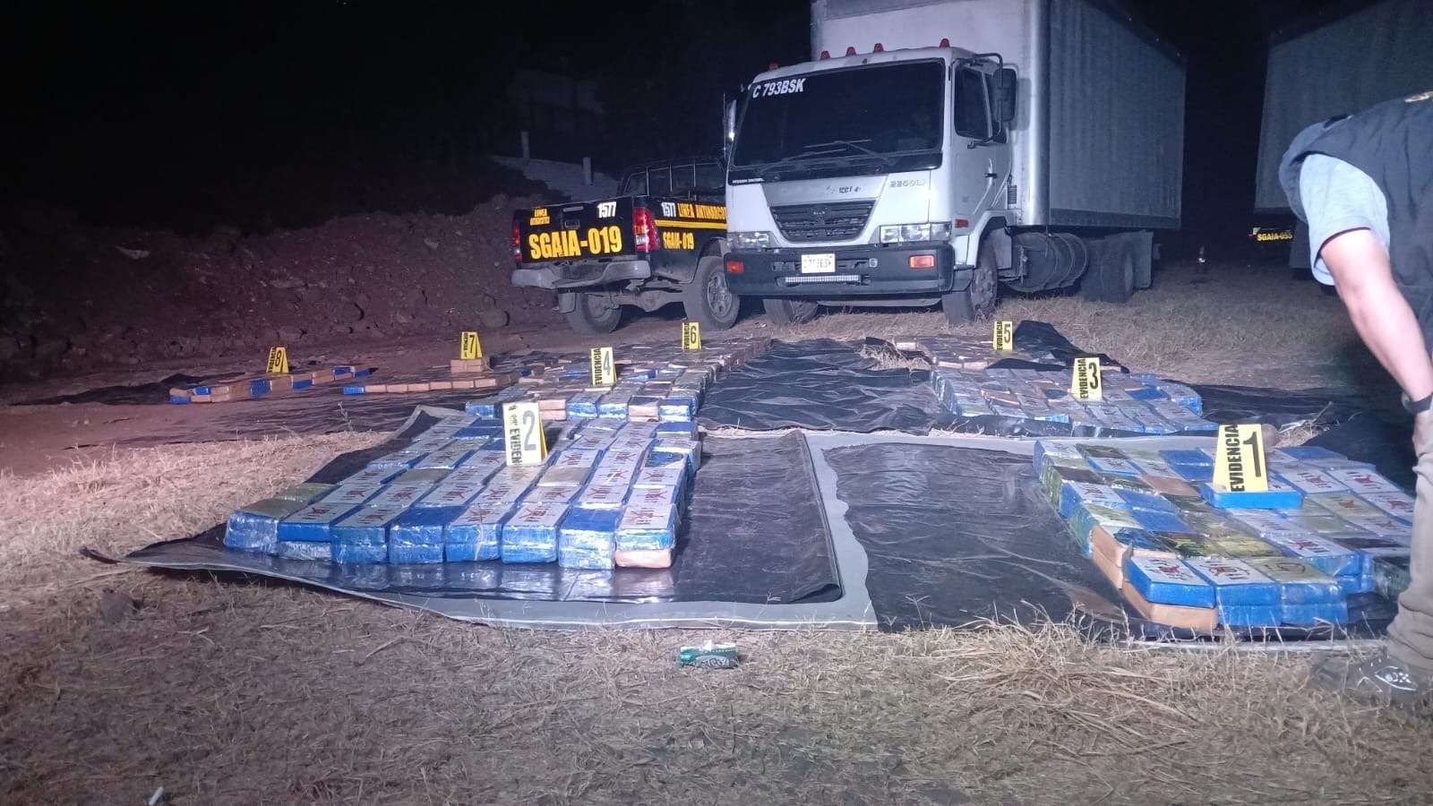 PNC localiza en Quetzaltenango 500 posibles paquetes de cocaína