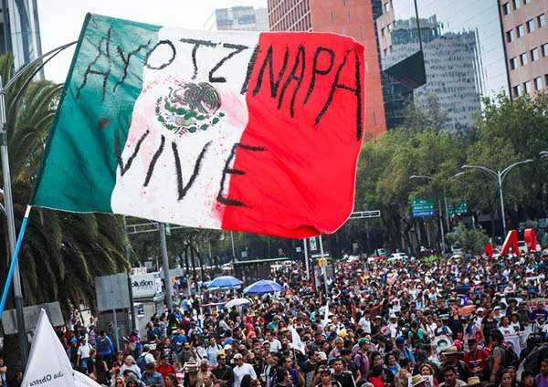 Manuel López Obrador dice que es probable no hallar a jóvenes de Ayotzinapa y que le "dolería"