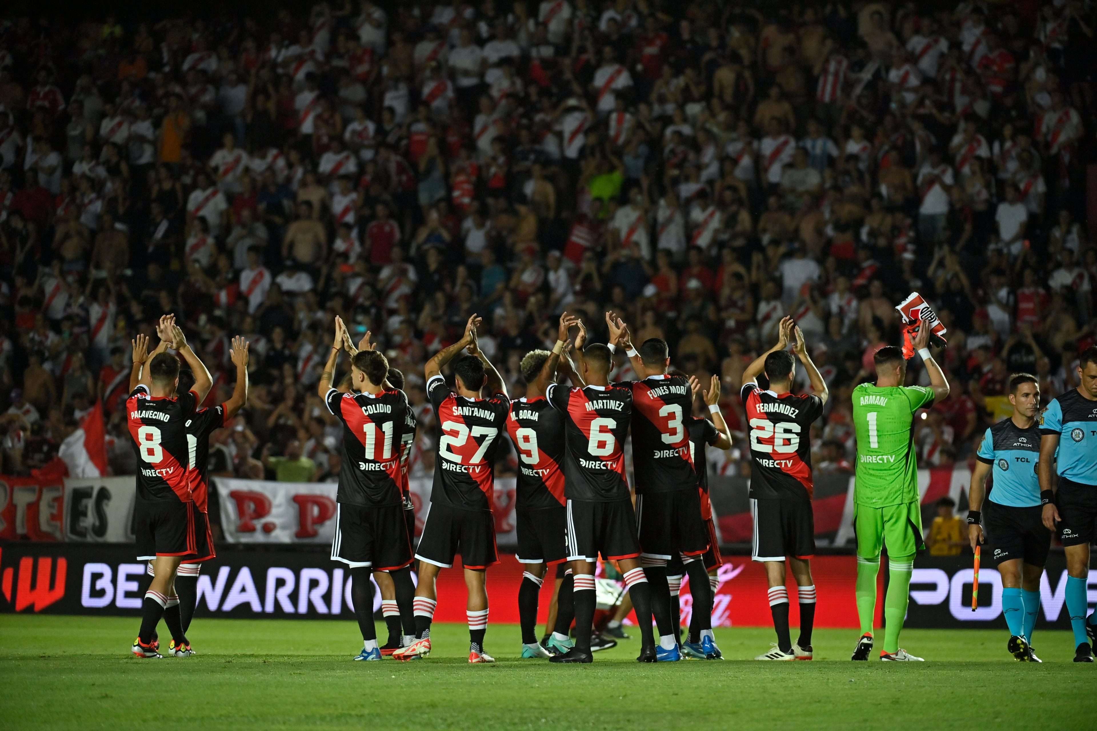 River Plate goleó por 3-0 a Excursionistas para sortear con éxito su estreno en la Copa Argentina, en un día que registró además la temprana eliminación de Belgrano de Córdoba.