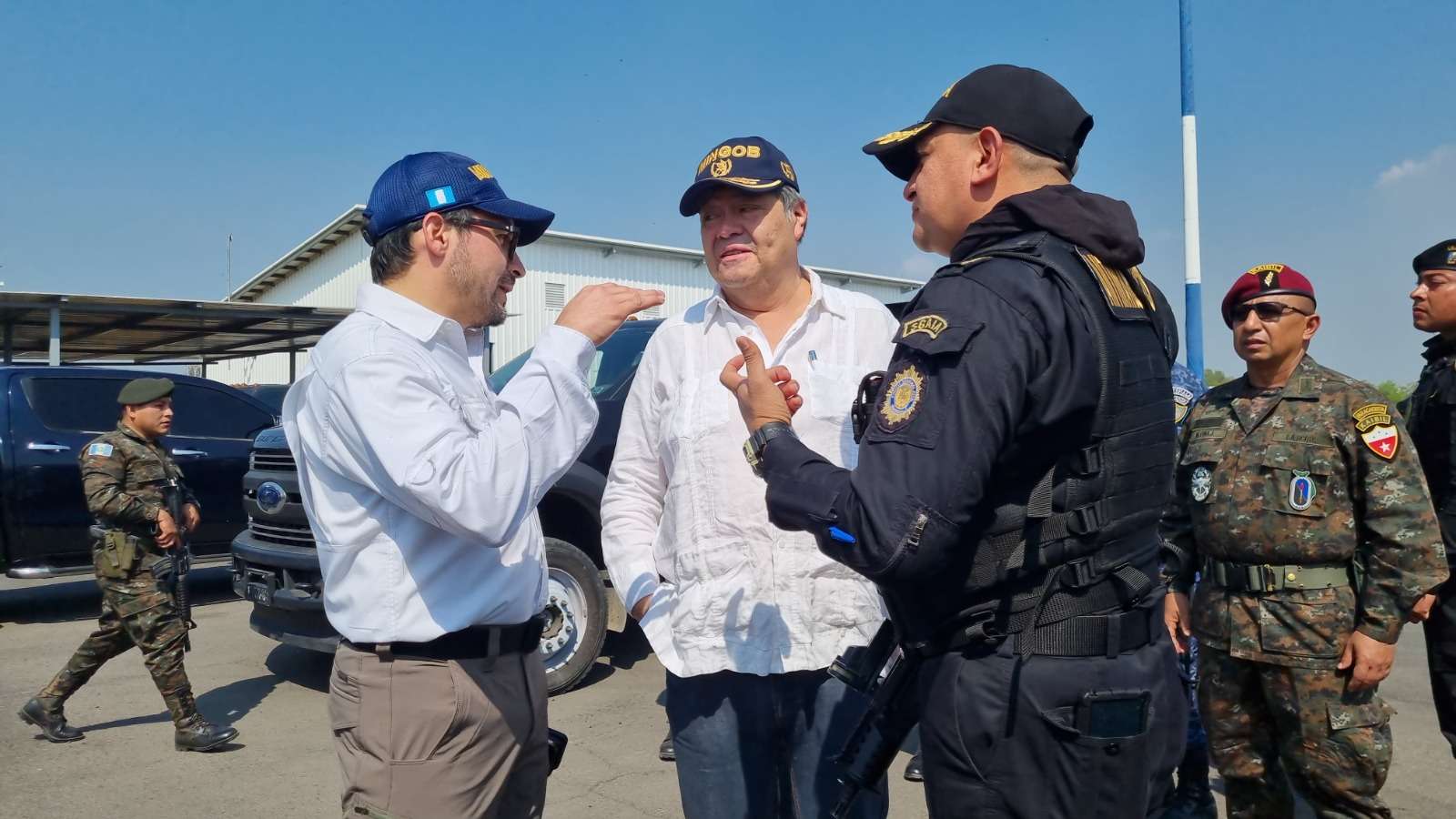 ¿Cuál fue la acción del Ministro de Gobernación luego de la incautación de 525 paquetes de cocaína en Puerto Quetzal?