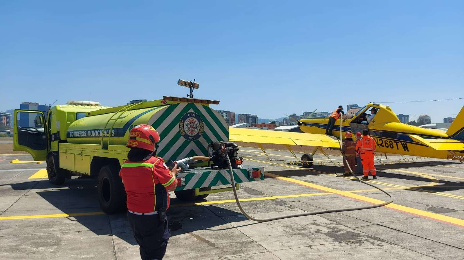 EN VIDEO | Avionetas con 350 galones de agua llegarán al Volcán de Agua para sofocar incendio