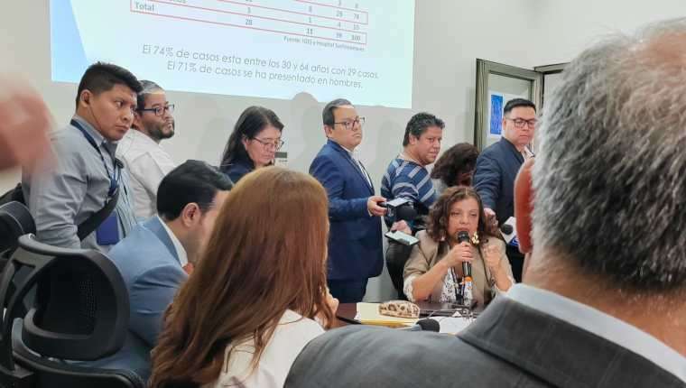 Diputados y autoridades de salud