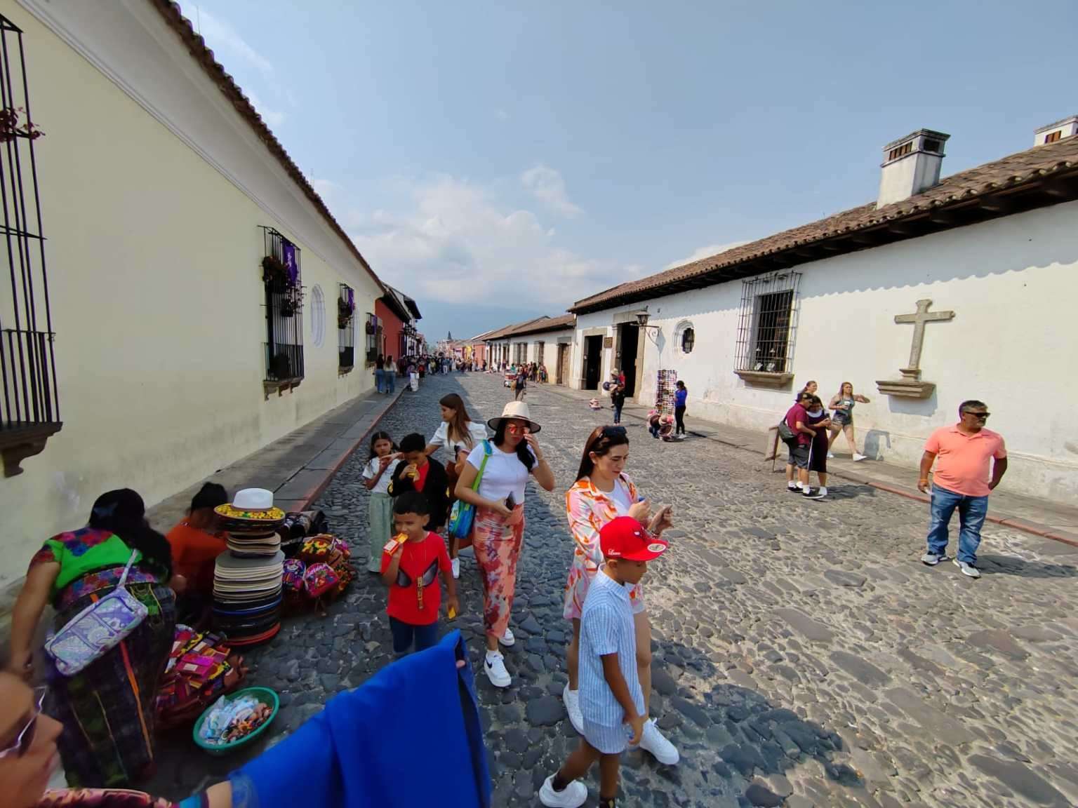 Discotecas y bares en Antigua podrán estar abiertos, luego que la CC suspediera prohibición de funcionamiento