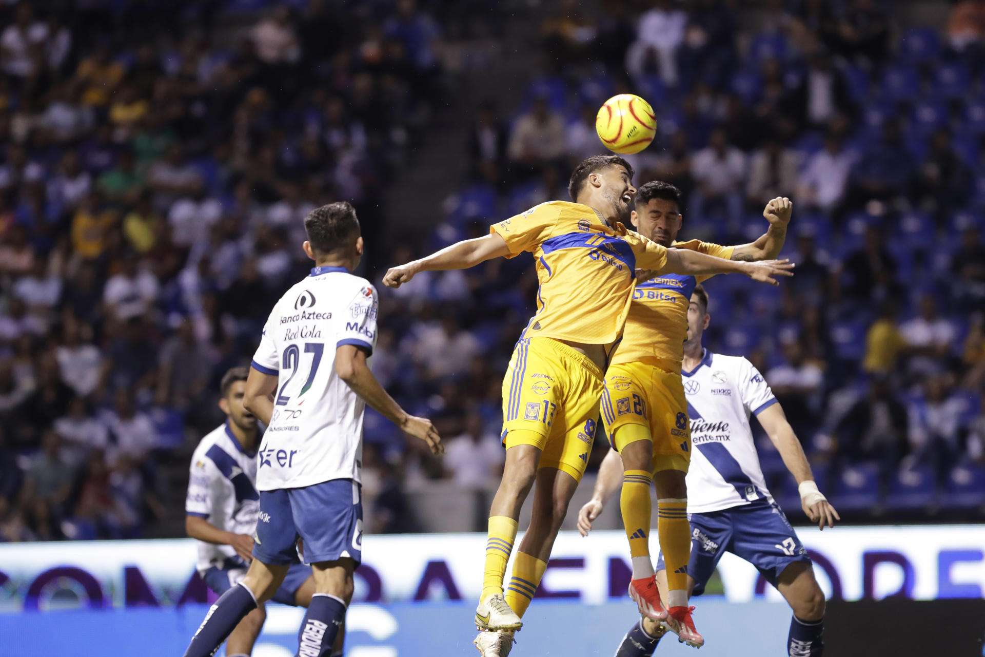 Tigres sufre para vencer a Puebla en el futbol mexicano