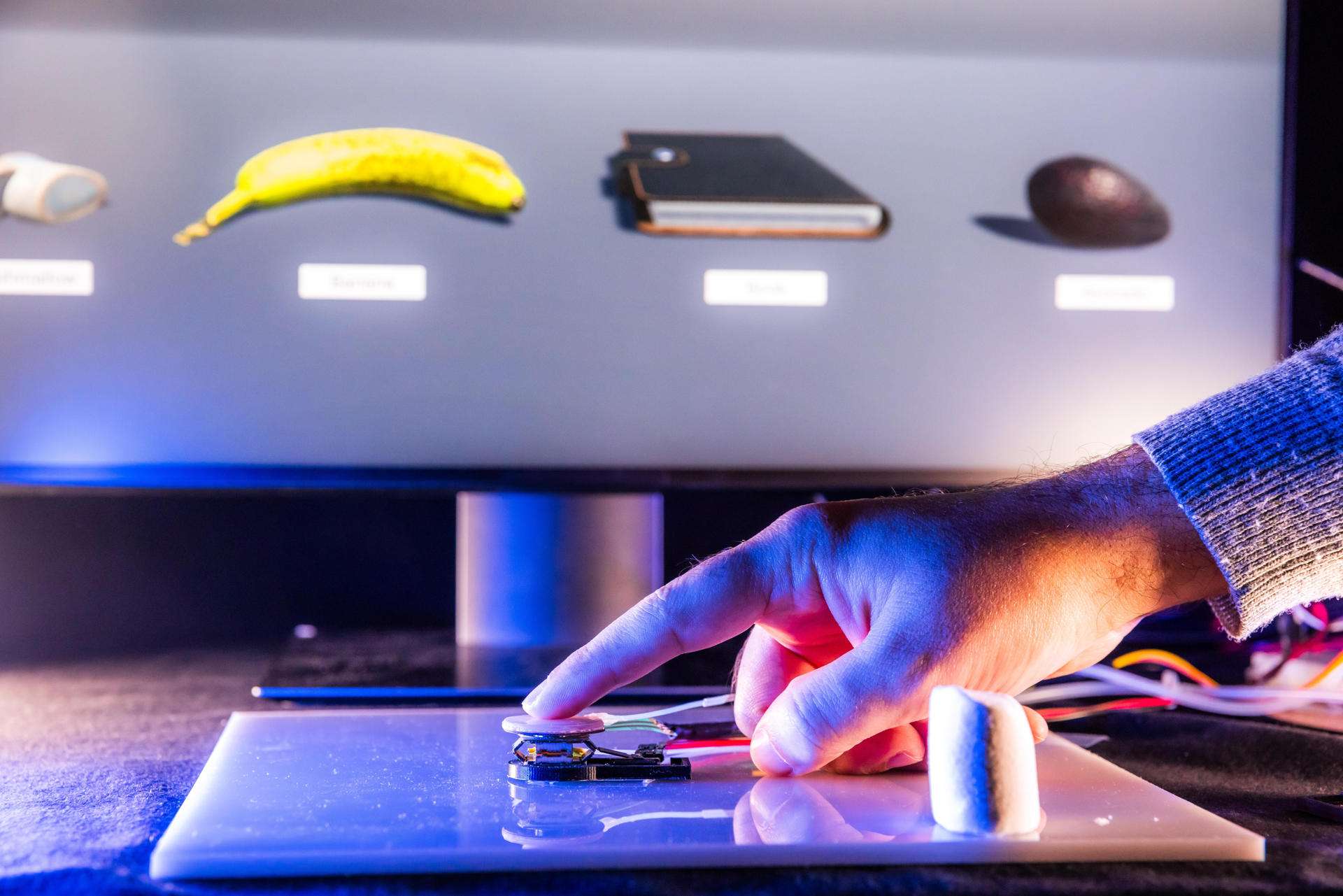 Investigadores crean una interfaz robótica capaz de imitar la sensación humana de suavidad