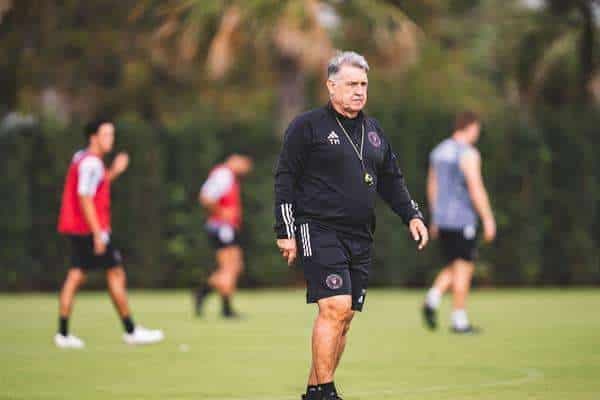 Fotografía cedida por el Inter Miami CF que muestra al técnico Gerardo Martino durante un entrenamiento. EFE/Cortesía Inter Miami