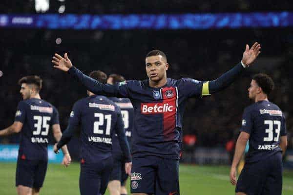 El delantero del PSG Kylian Mbappe celebra su gol en la Copa de Francia ante el Niza. EFE/EPA/CHRISTOPHE PETIT TESSON