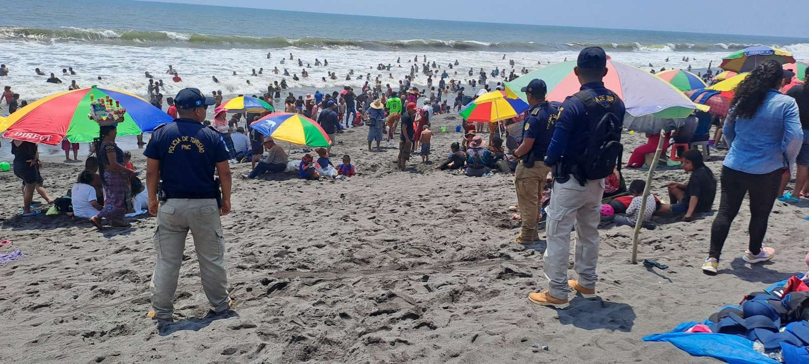 ¿Cuántos menores han sido localizados en la playa durante Semana Santa?