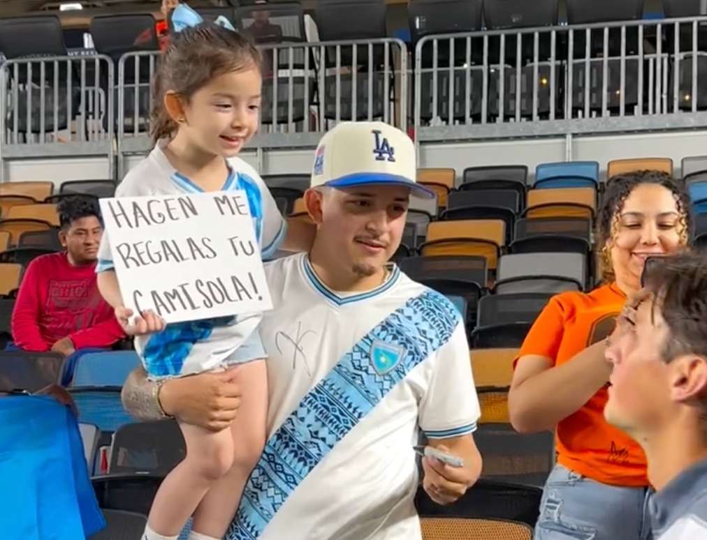 Nicholas Hagen portero guatemalteco no pudo debutar con el Columbus Crew que fue a ganar al Houston Dynamo en la ronda de octavos de final de la Concacaf Liga de Campeones.