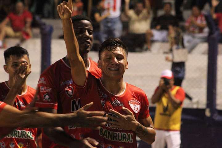 Sacachispas de Chiquimula se impuso con lo mínimo  a Universidad de San Carlos y le tumbó el buen paso que traia en la Primera División.