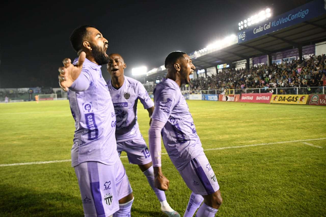 Antigua 3-0 comunicaciones