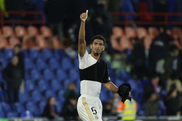 La Federación Española de Fútbol (RFEF) ha sobreseído el caso del posible insulto del jugador inglés del Real Madrid Jude Bellingham a su compatriota Mason Greenwood en el partido ante el Getafe, en el que el primero habría llamado "violador" al segundo según el club getafense.
