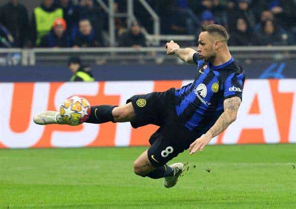 El jugado del Inter Milam Marko Arnautovic durante el partido de ida de octavos jugado en el Giuseppe Meazza, Italia. EFE/EPA/MATTEO BAZZI