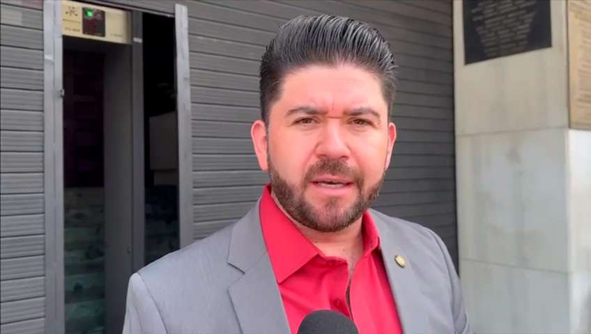 Héctor Aldana, de VAMOS, presenta Amparo y Medida Ejecutoria ante la CC contra Samuel Pérez