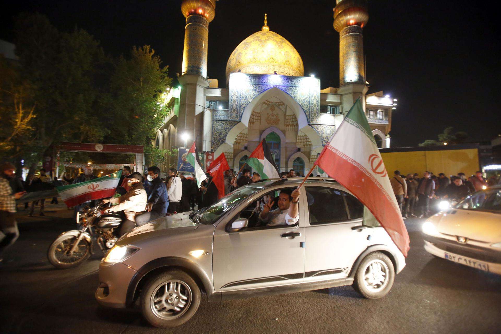 En Irán realizan pequeñas celebraciones luego del ataque a Israel