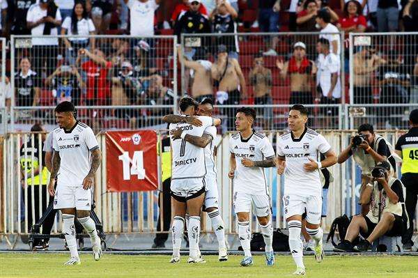Arturo Vidal (c) de Colo Colo celebra un gol, en ahora buscarán trascender en la Copa Libertadores EFE/ Osvaldo Villarroel