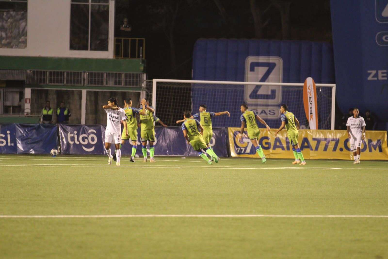 Comunicaciones vs Mixco