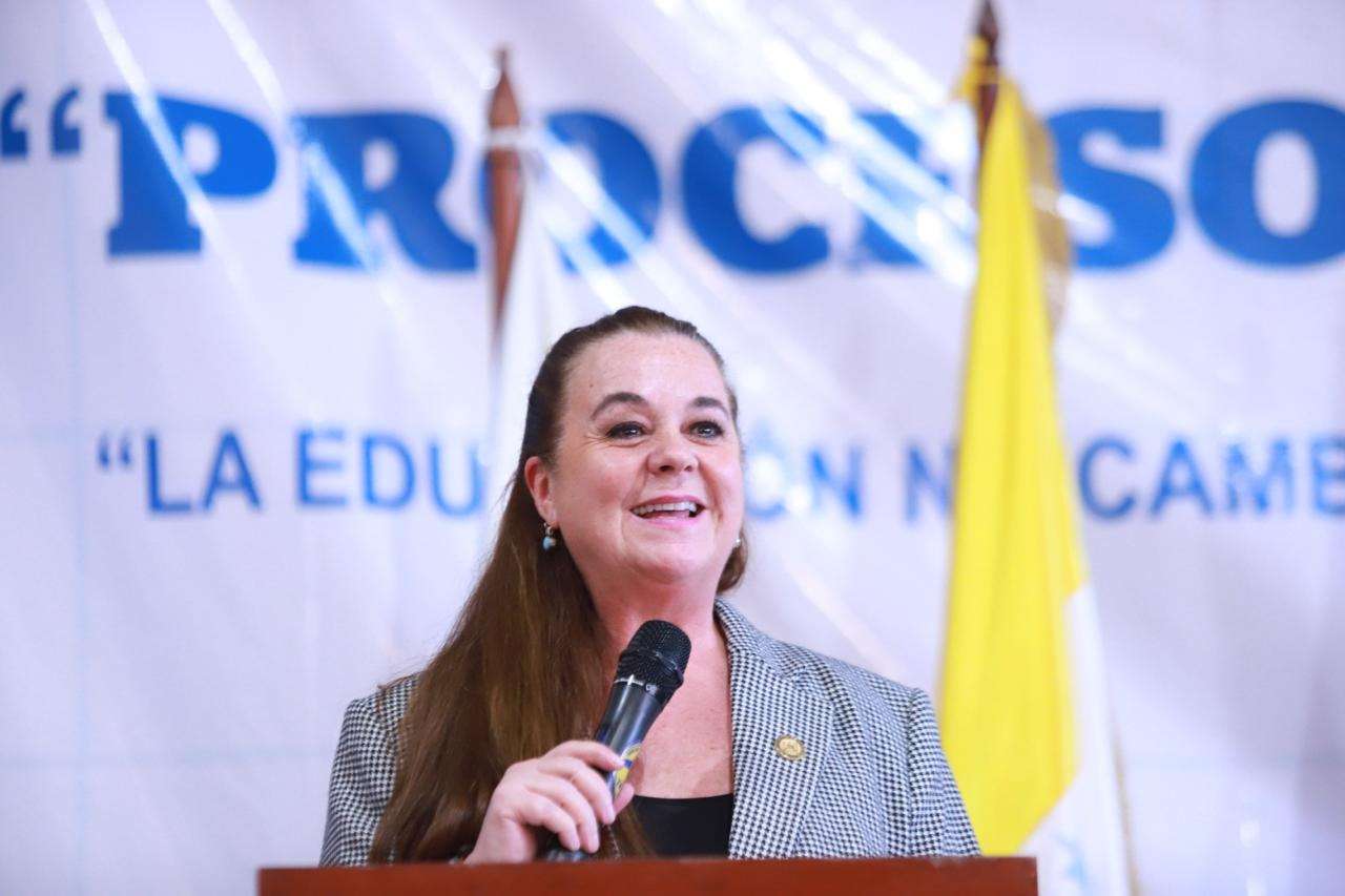 Anabella Giracca Mineduc