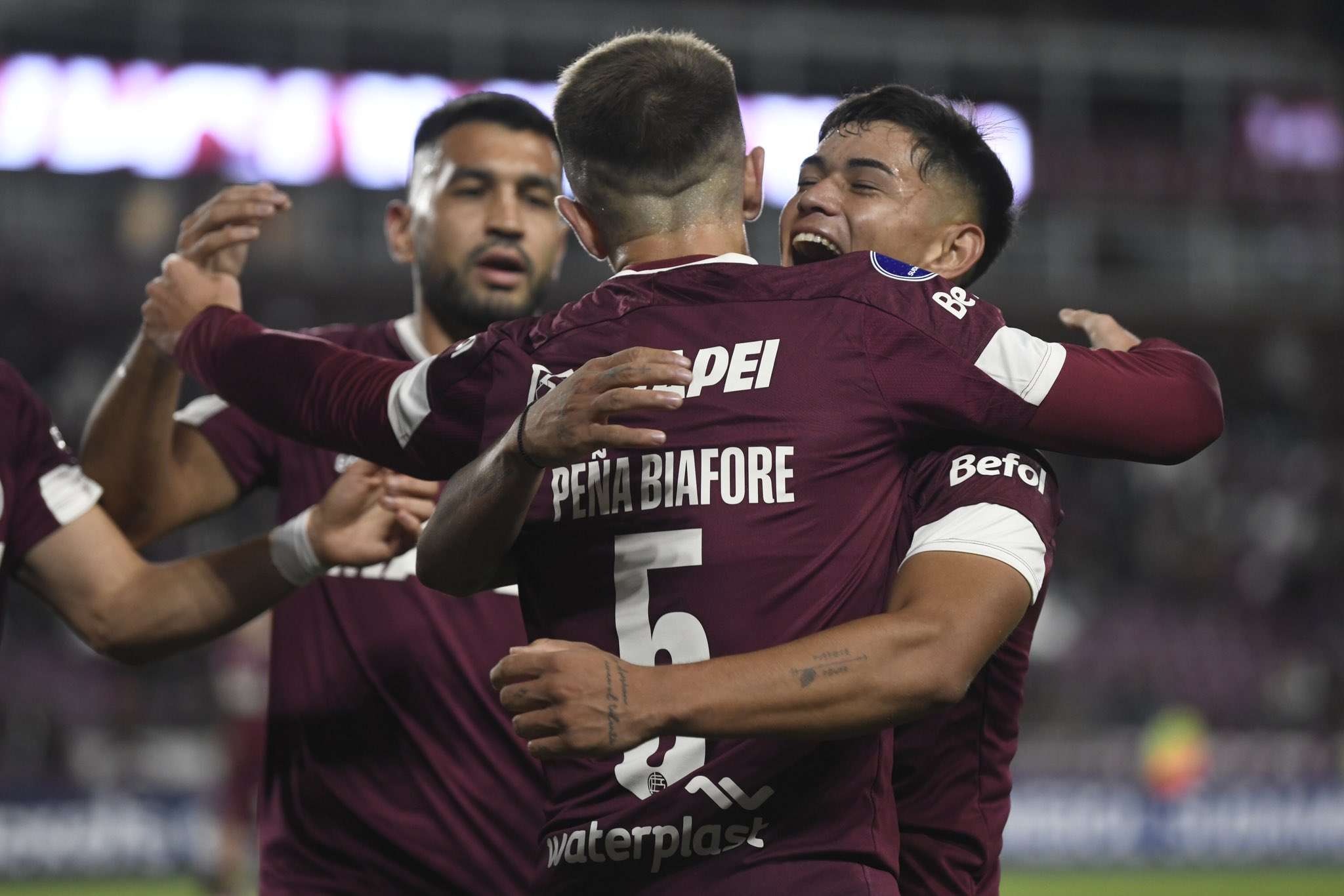 Lanús sufre pero vence a un duro Garcilaso, con goles de Peña Biafore y Bou