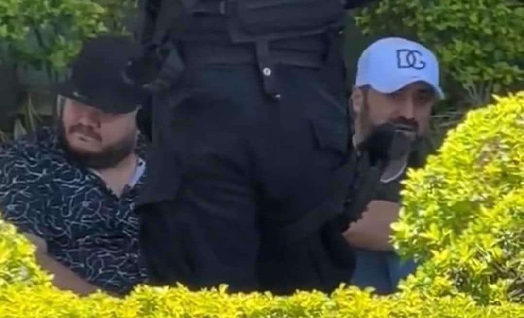 Dos extranjeros capturados en zona 10 con posible droga