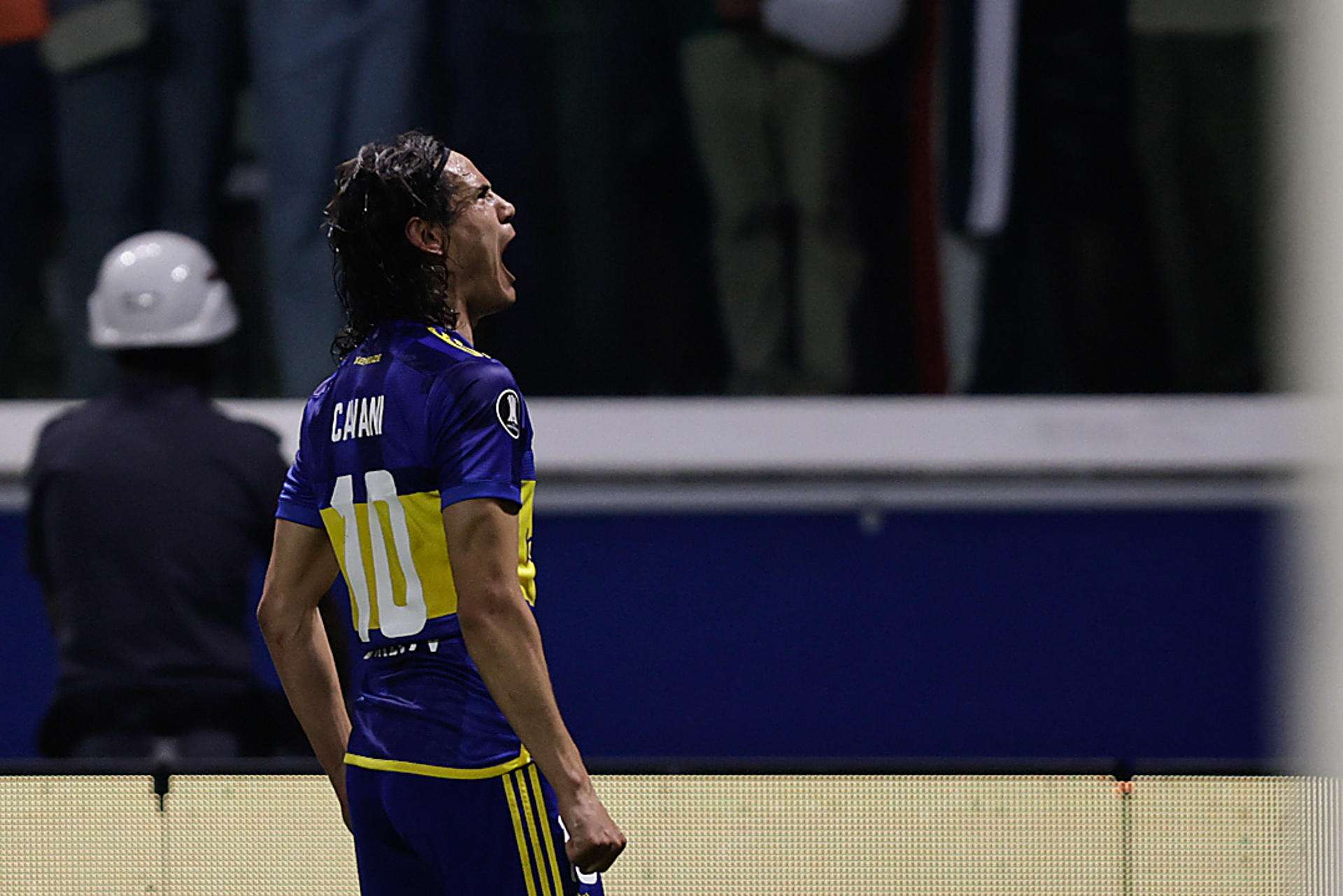 Boca suma tres puntos en la Copa Sudamericana gracias a los goles de Cavani y Figal