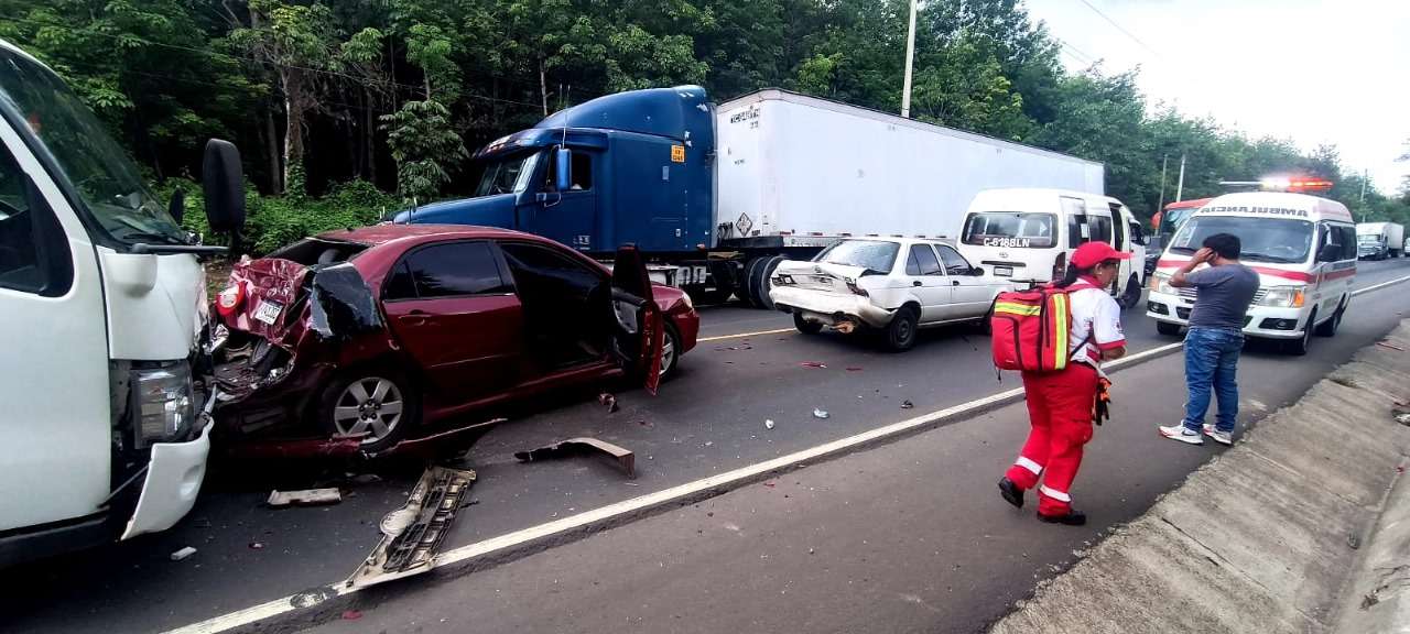 Choque deja a 5 personas con crisis nerviosa