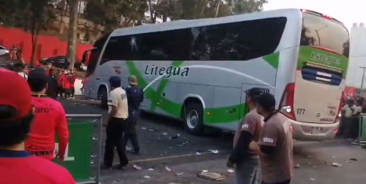 Municipal rechaza el actuar de un grupo de aficionados luego del partido ante Comunicaciones