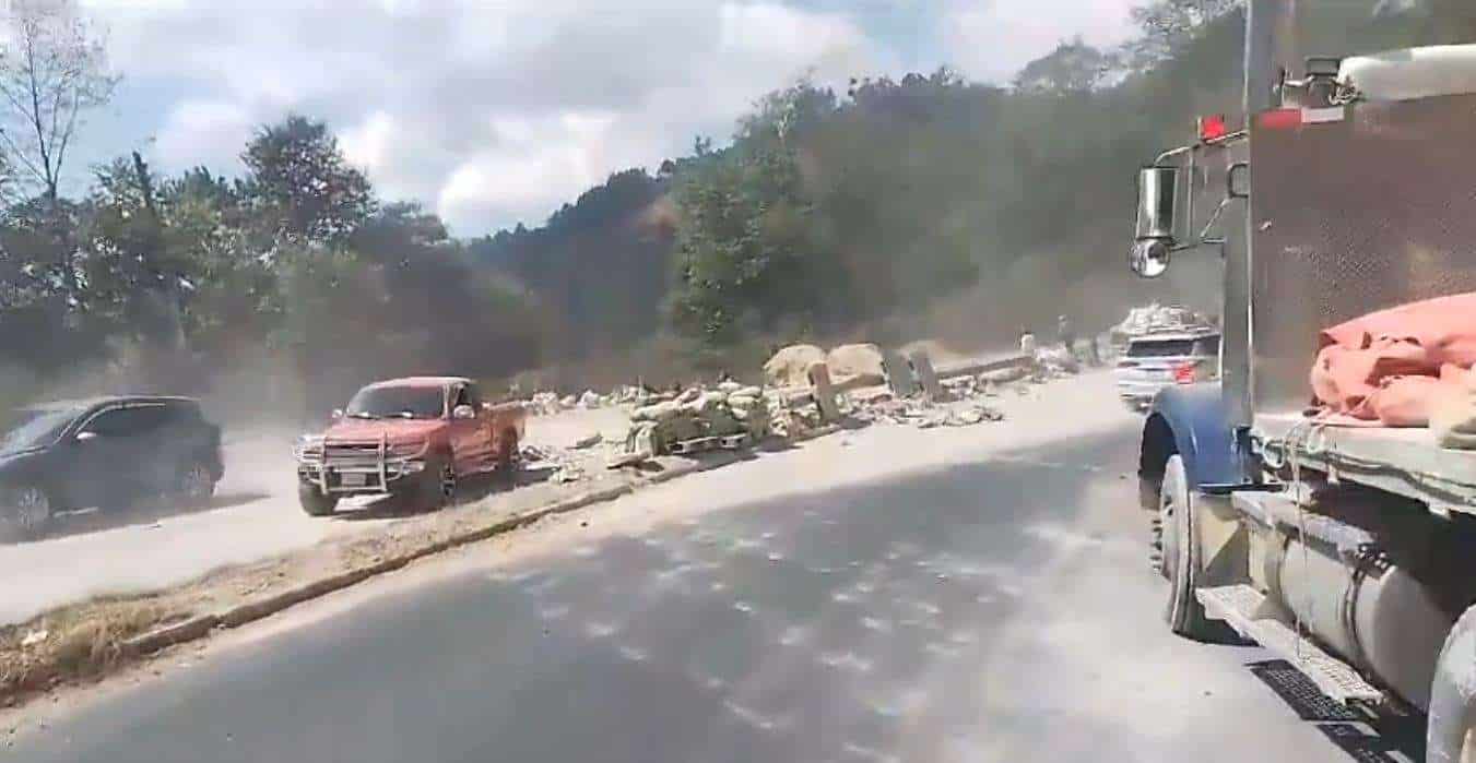 Accidente en kilómetro 107.3 de la ruta Interamericana deja escombros en la carretera