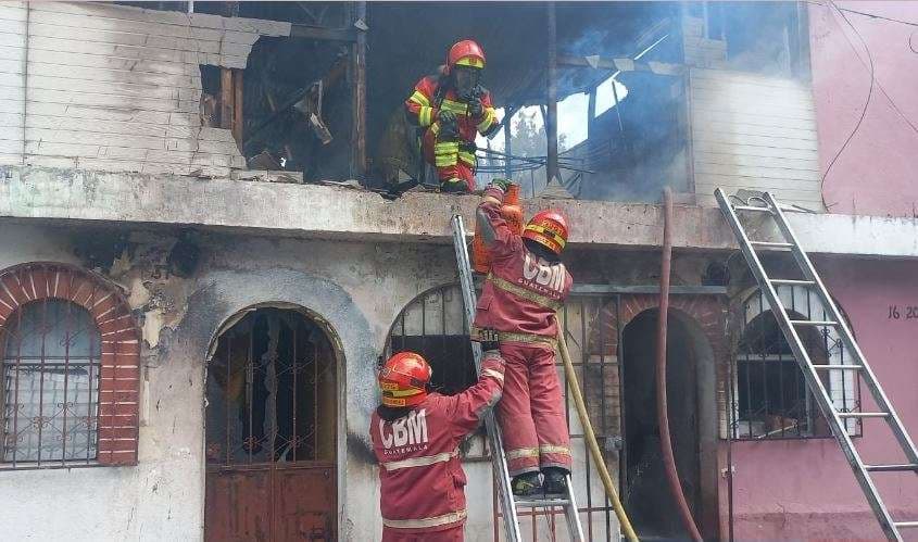 Expendio de gas en llamas en zona 15 pone en peligro viviendas