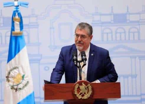 Bernardo Arévalo anuncia reducción de gastos eléctricos para hogares guatemaltecos